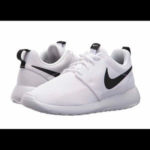 🚨MUST GO🚨White Nike Roshes